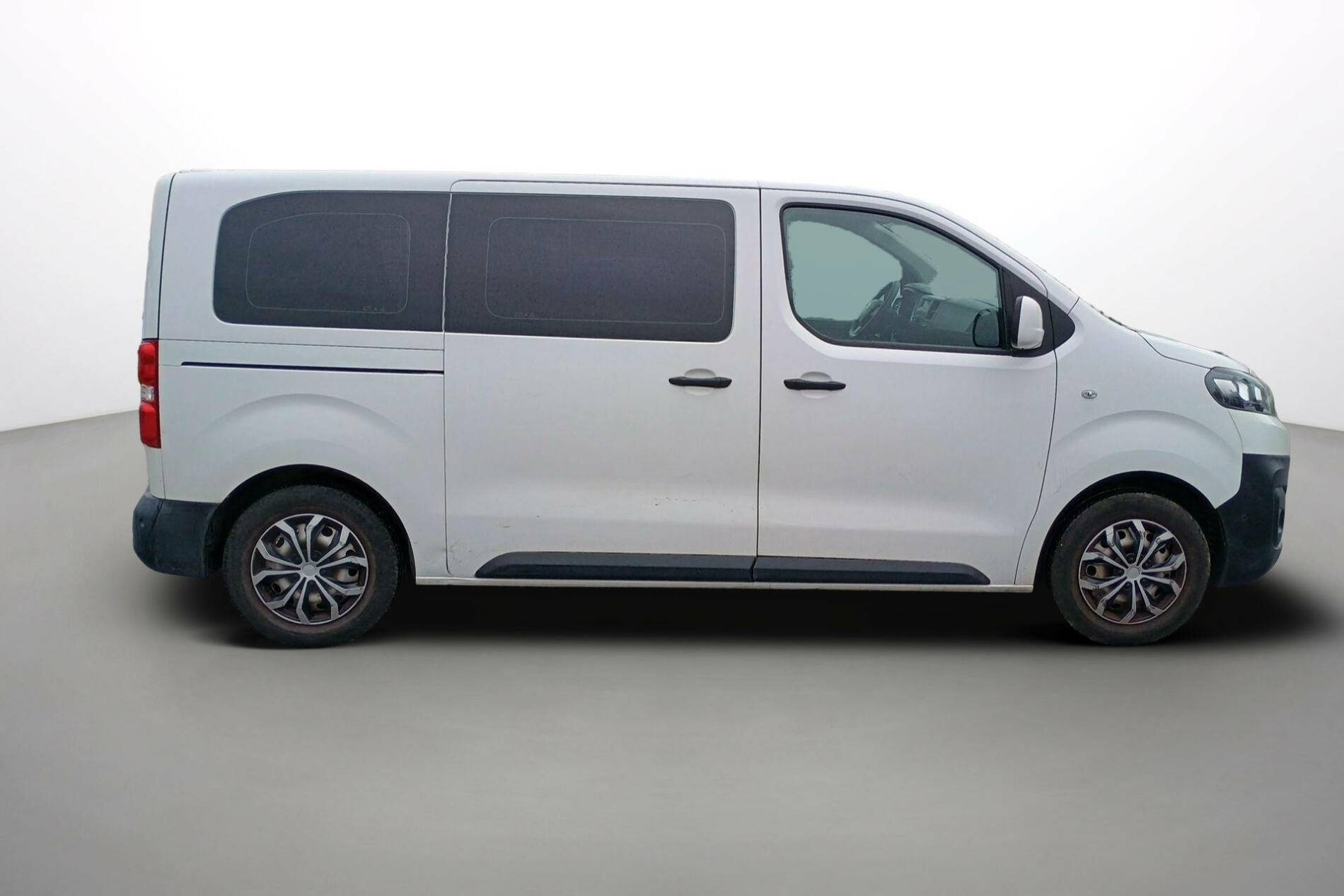 Vente en ligne Citroën Jumpy Combi Jumpy M BlueHDi 95 BVM5 au prix de 18 590 €