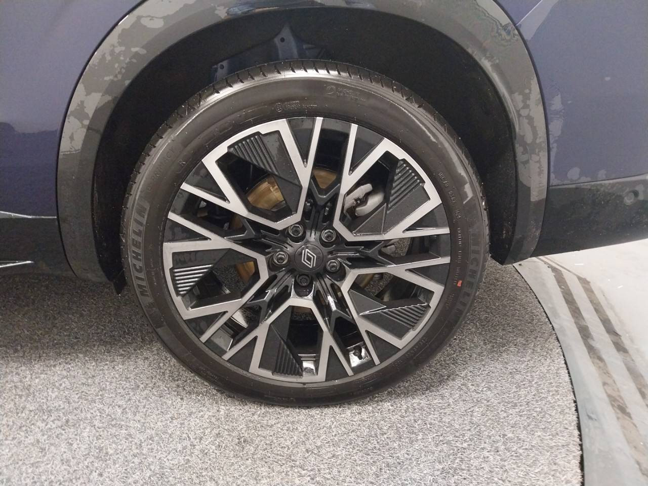 Vente en ligne Renault Espace Espace full hybrid E-Tech 200 ch 7pl au prix de 45 900 €