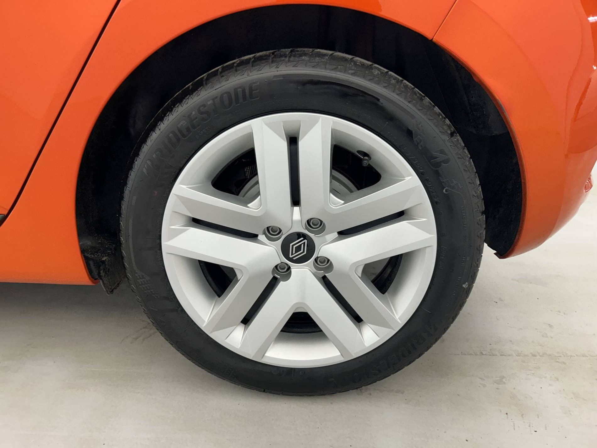 Vente en ligne Renault Clio 5 Clio E-Tech full hybrid 145 ch GSR2 au prix de 20 990 €