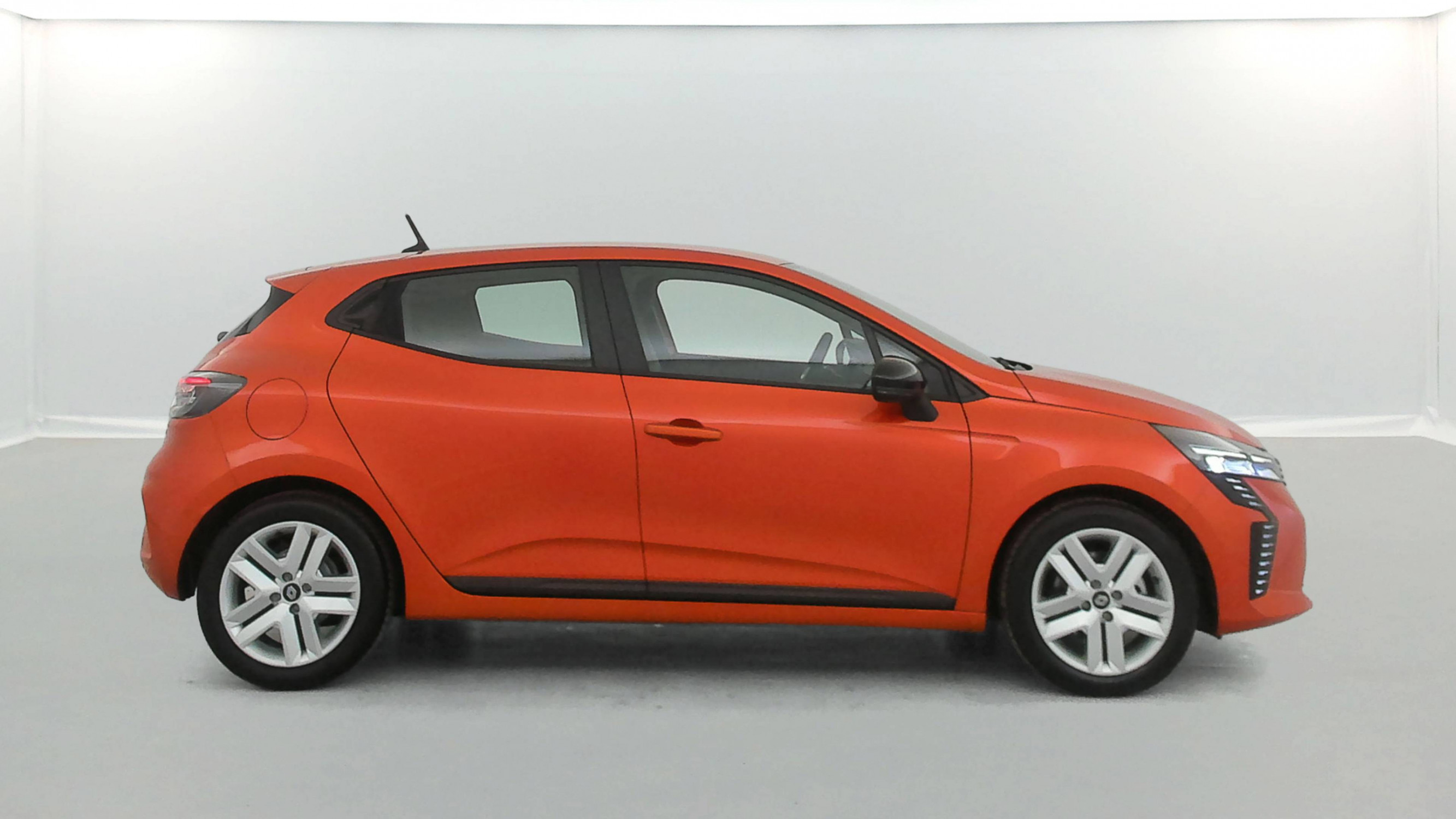 Vente en ligne Renault Clio 5 Clio E-Tech full hybrid 145 ch GSR2 au prix de 20 990 €