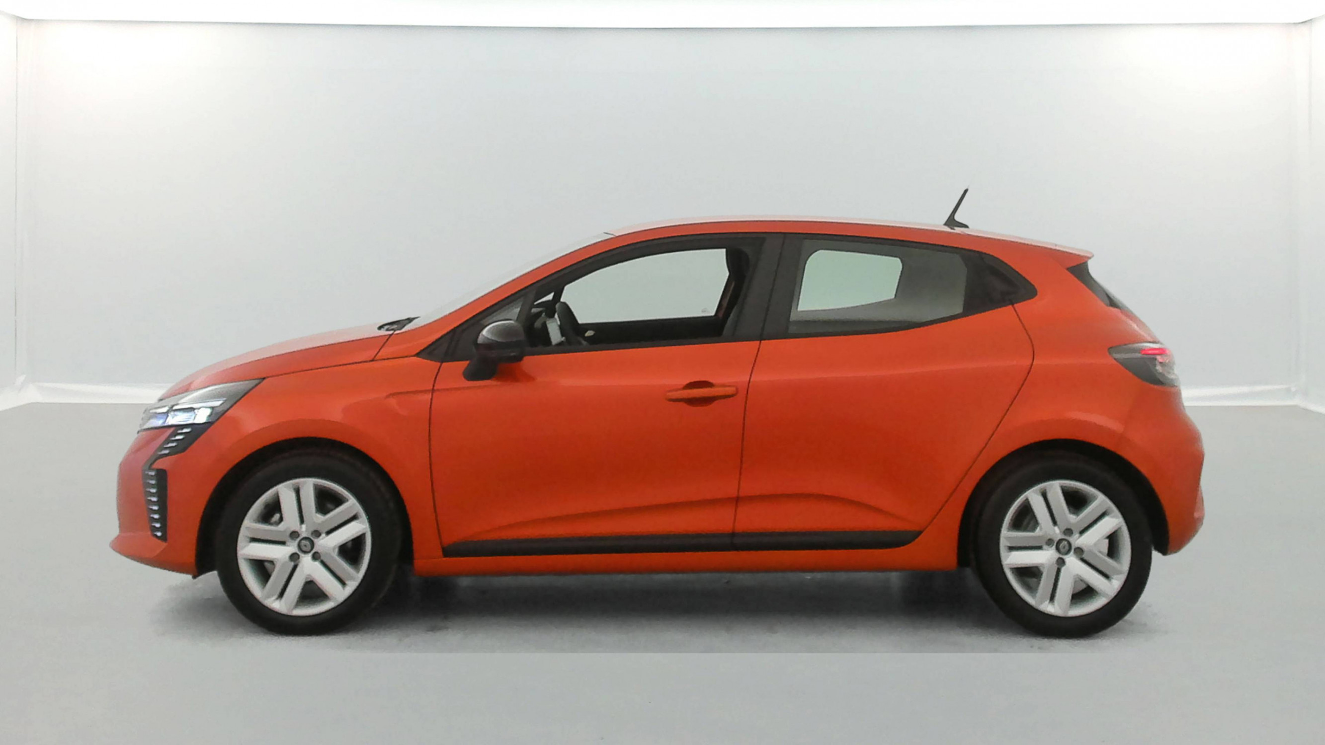 Vente en ligne Renault Clio 5 Clio E-Tech full hybrid 145 ch GSR2 au prix de 20 990 €