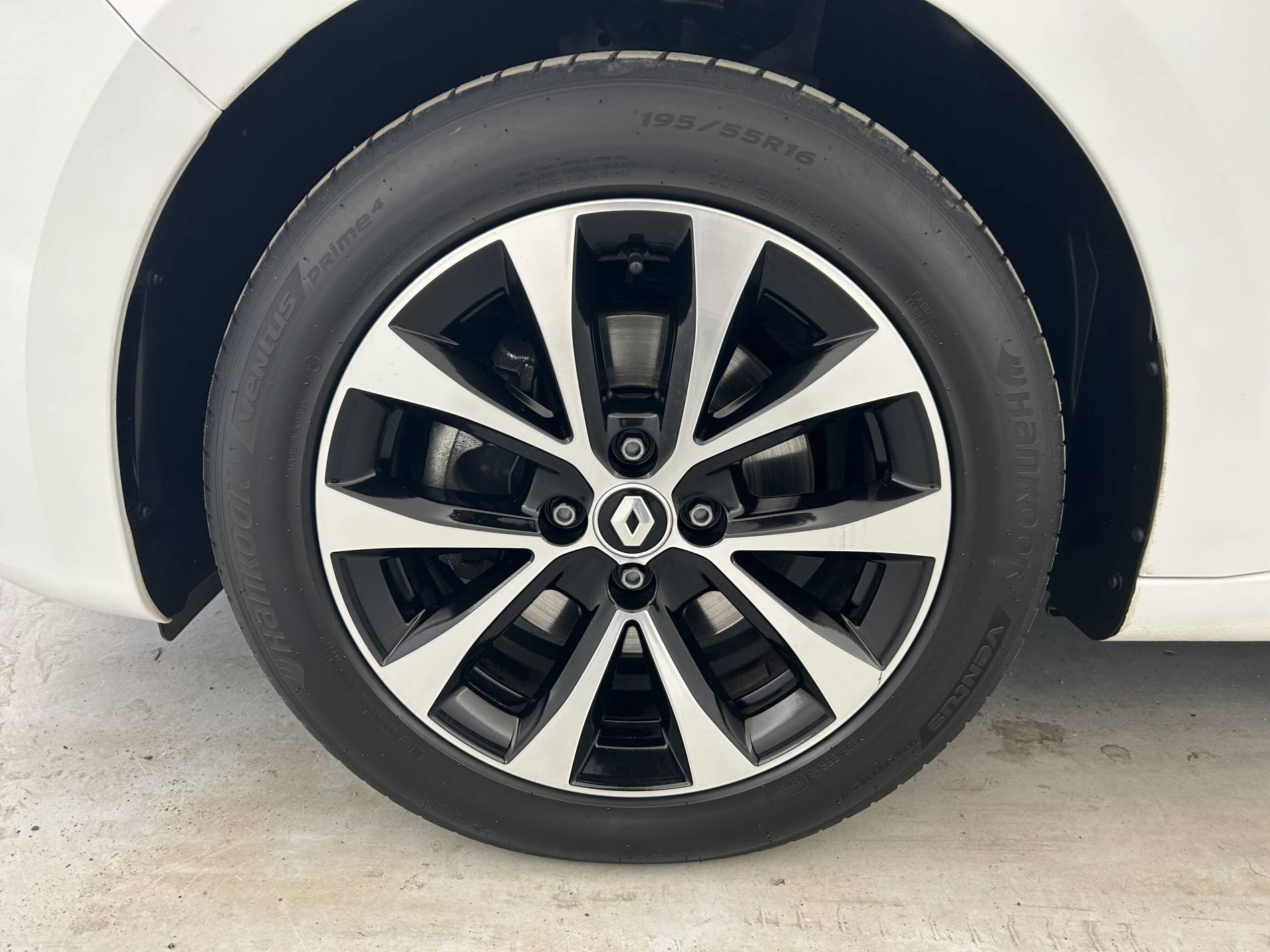 Vente en ligne Renault Clio 5 Clio TCe 140 - 21N au prix de 16 590 €