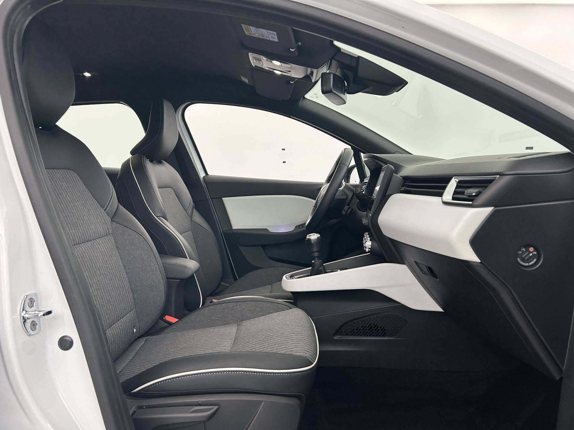 Vente en ligne Renault Clio 5 Clio TCe 140 - 21N au prix de 16 590 €