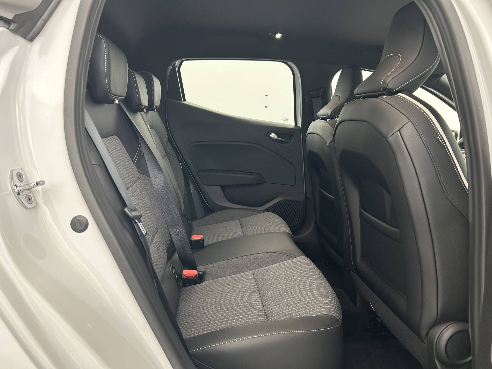 Vente en ligne Renault Clio 5 Clio TCe 140 - 21N au prix de 16 590 €