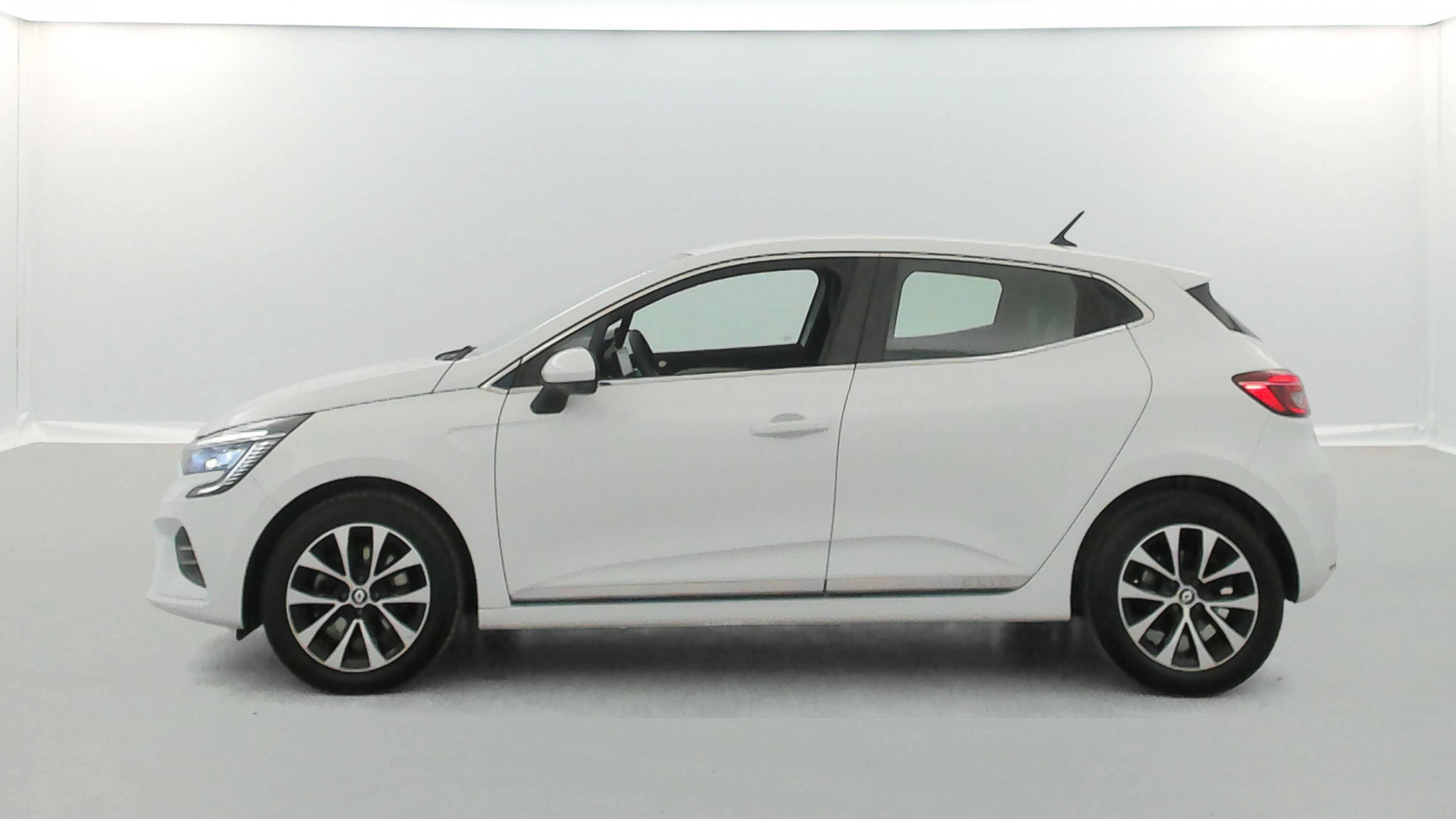 Vente en ligne Renault Clio 5 Clio TCe 140 - 21N au prix de 16 590 €