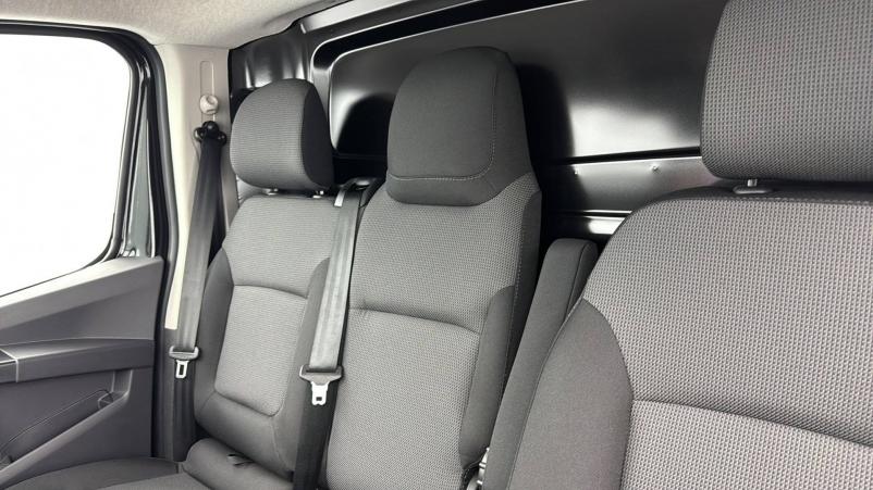 Vente en ligne Renault Trafic 3 Fourgon TRAFIC FGN L1H1 2T8 BLUE DCI 130 GSR2 au prix de 28 990 €