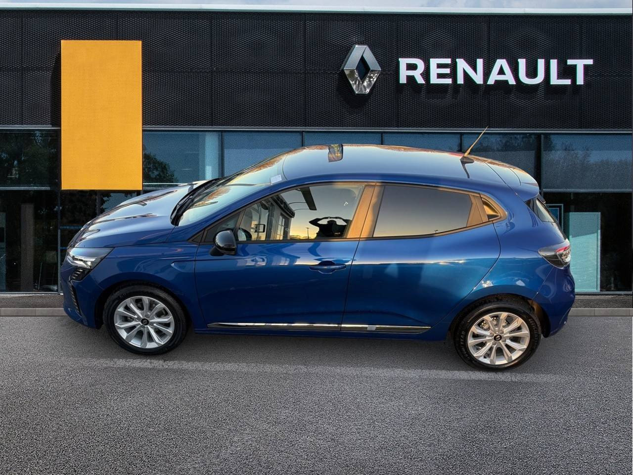 Vente en ligne Renault Clio 5 Clio TCe 90 ch au prix de 17 990 €