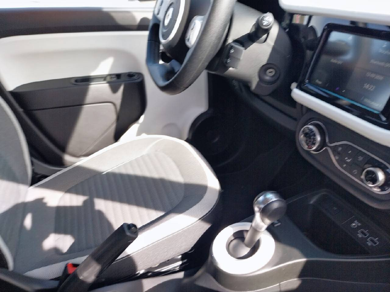 Vente en ligne Renault Twingo Electrique Twingo III E-Tech au prix de 10 990 €