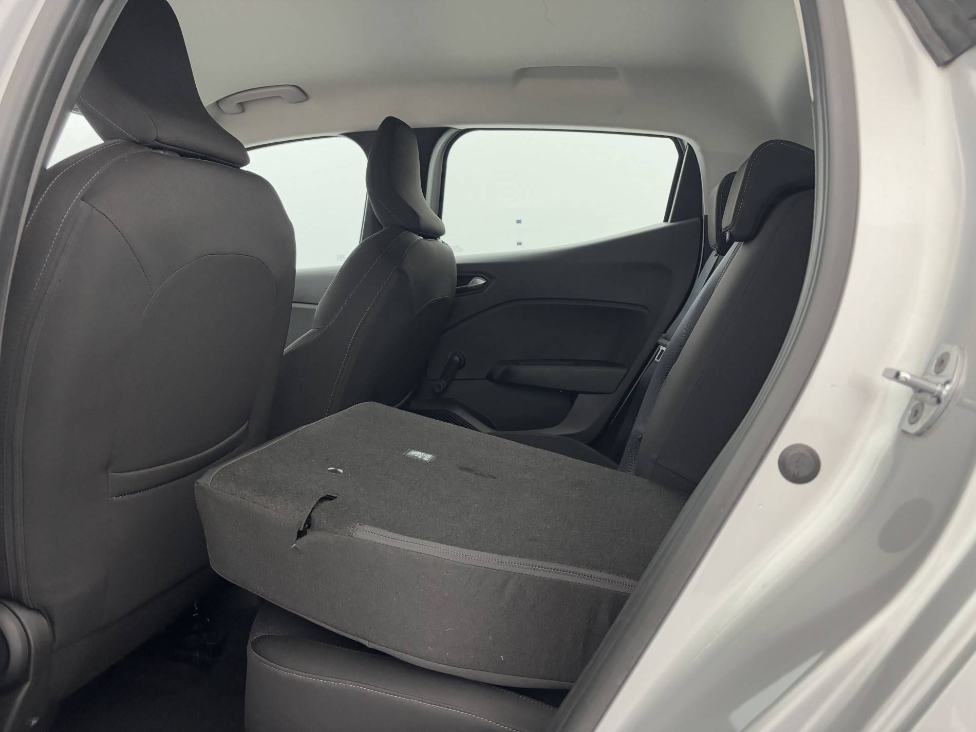 Vente en ligne Renault Clio 5 Clio E-Tech 140 - 21N au prix de 15 990 €