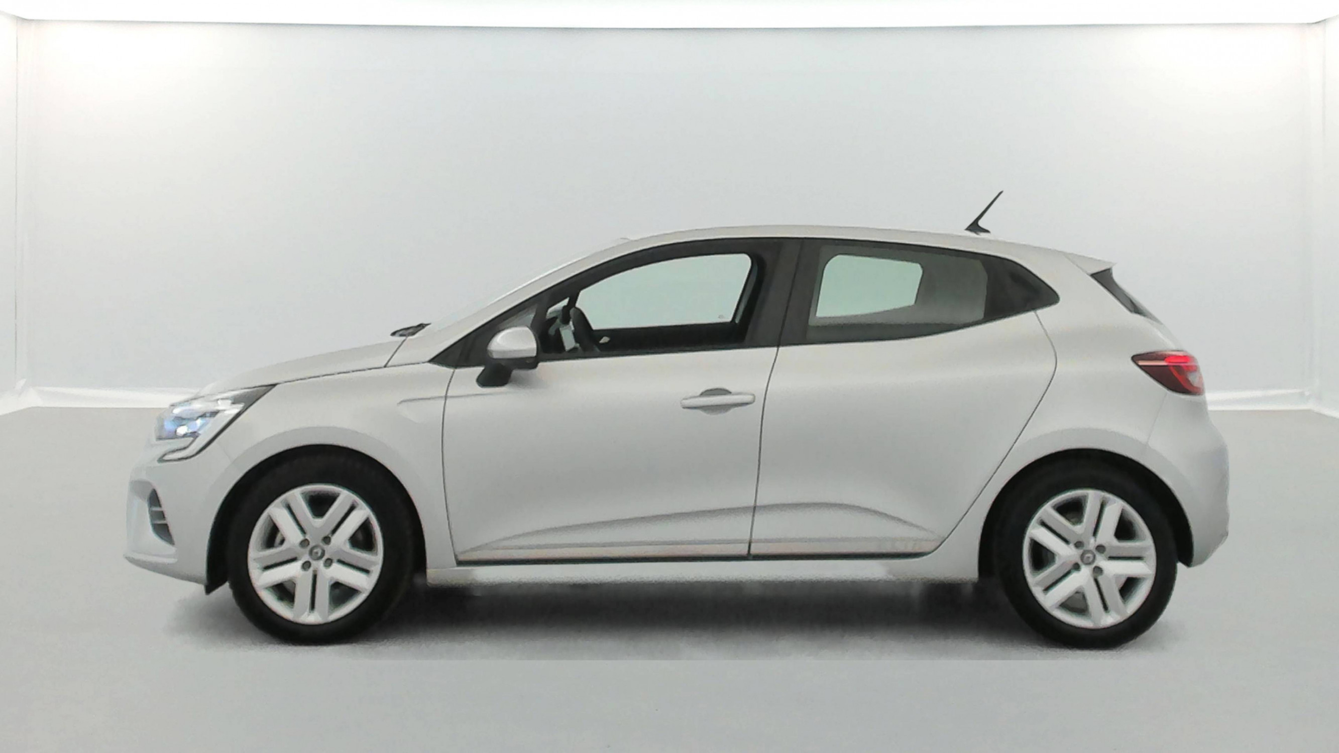 Vente en ligne Renault Clio 5 Clio E-Tech 140 - 21N au prix de 15 990 €