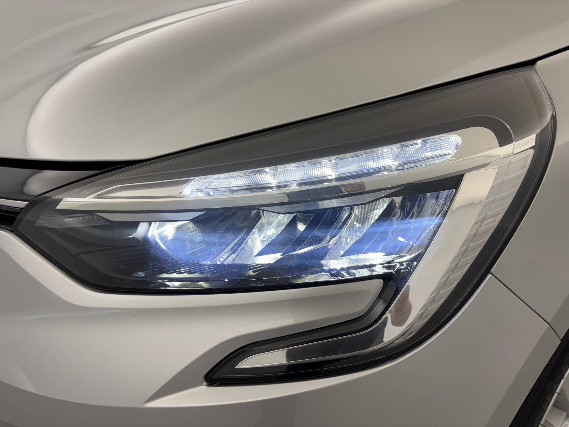 Vente en ligne Renault Clio 5 Clio E-Tech 140 - 21N au prix de 15 990 €