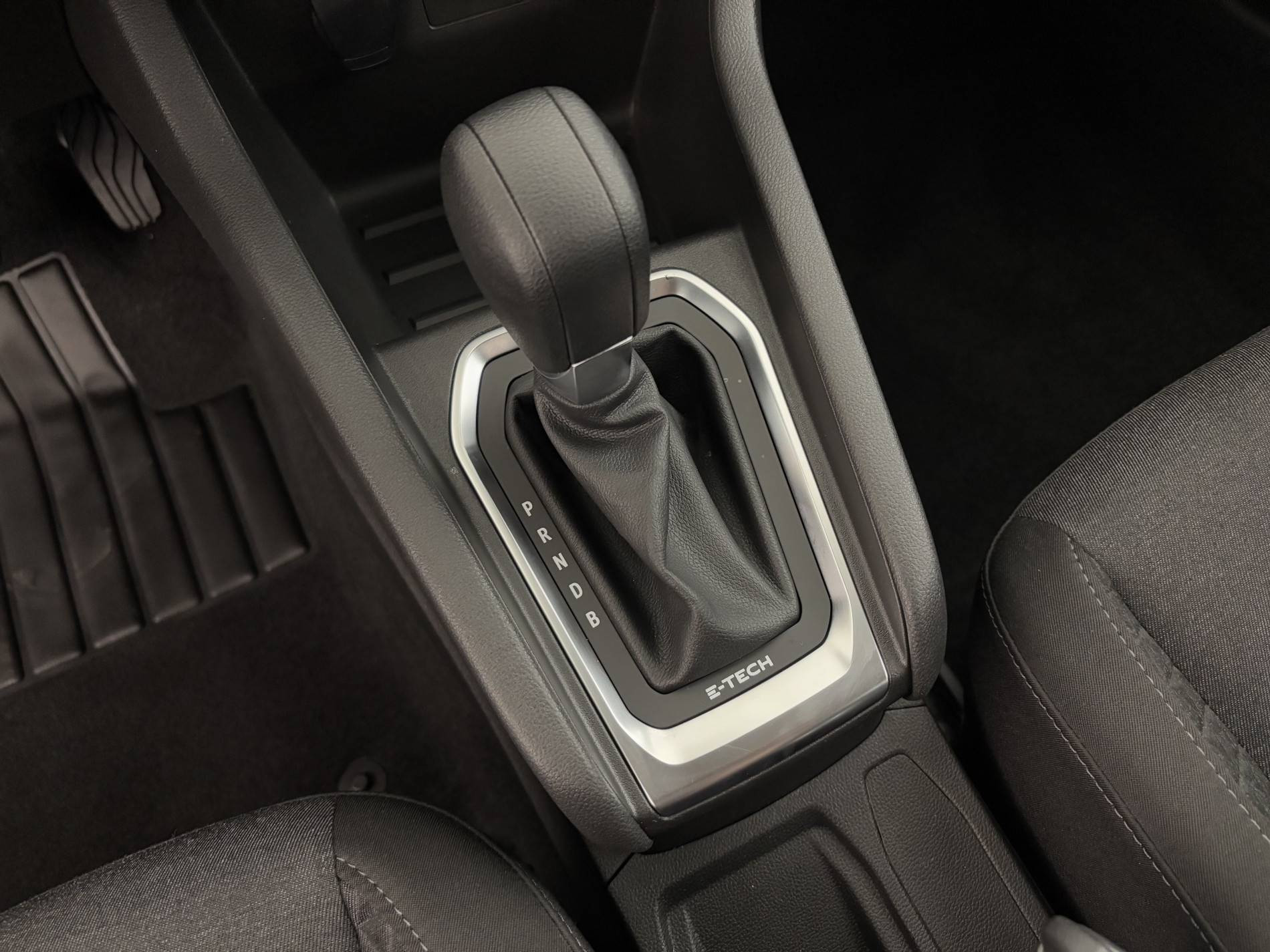 Vente en ligne Renault Clio 5 Clio E-Tech 140 - 21N au prix de 15 990 €