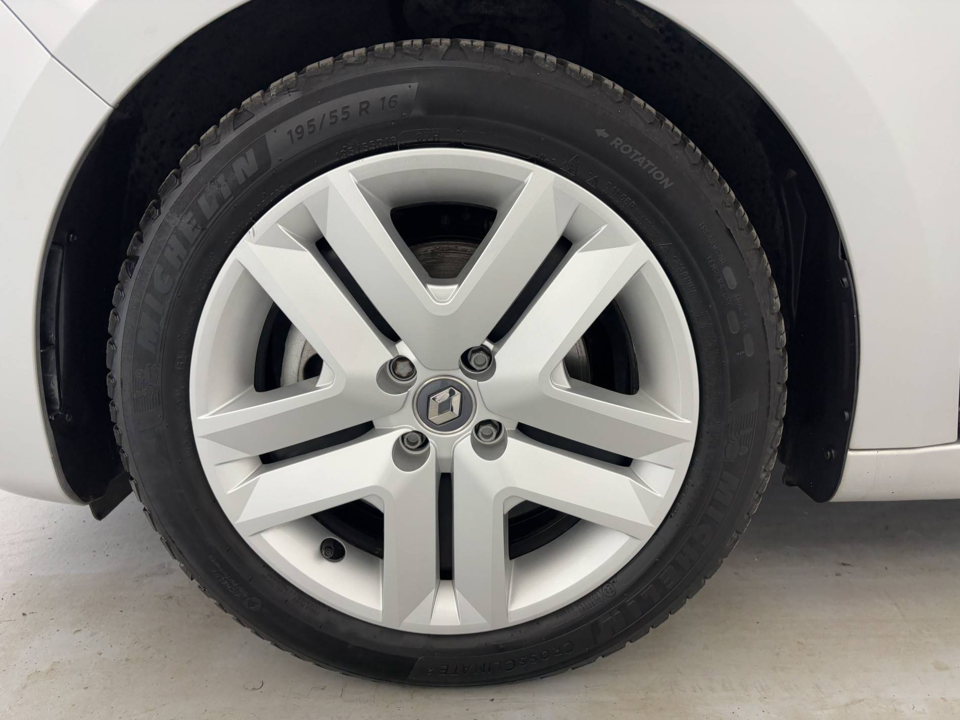 Vente en ligne Renault Clio 5 Clio E-Tech 140 - 21N au prix de 15 990 €