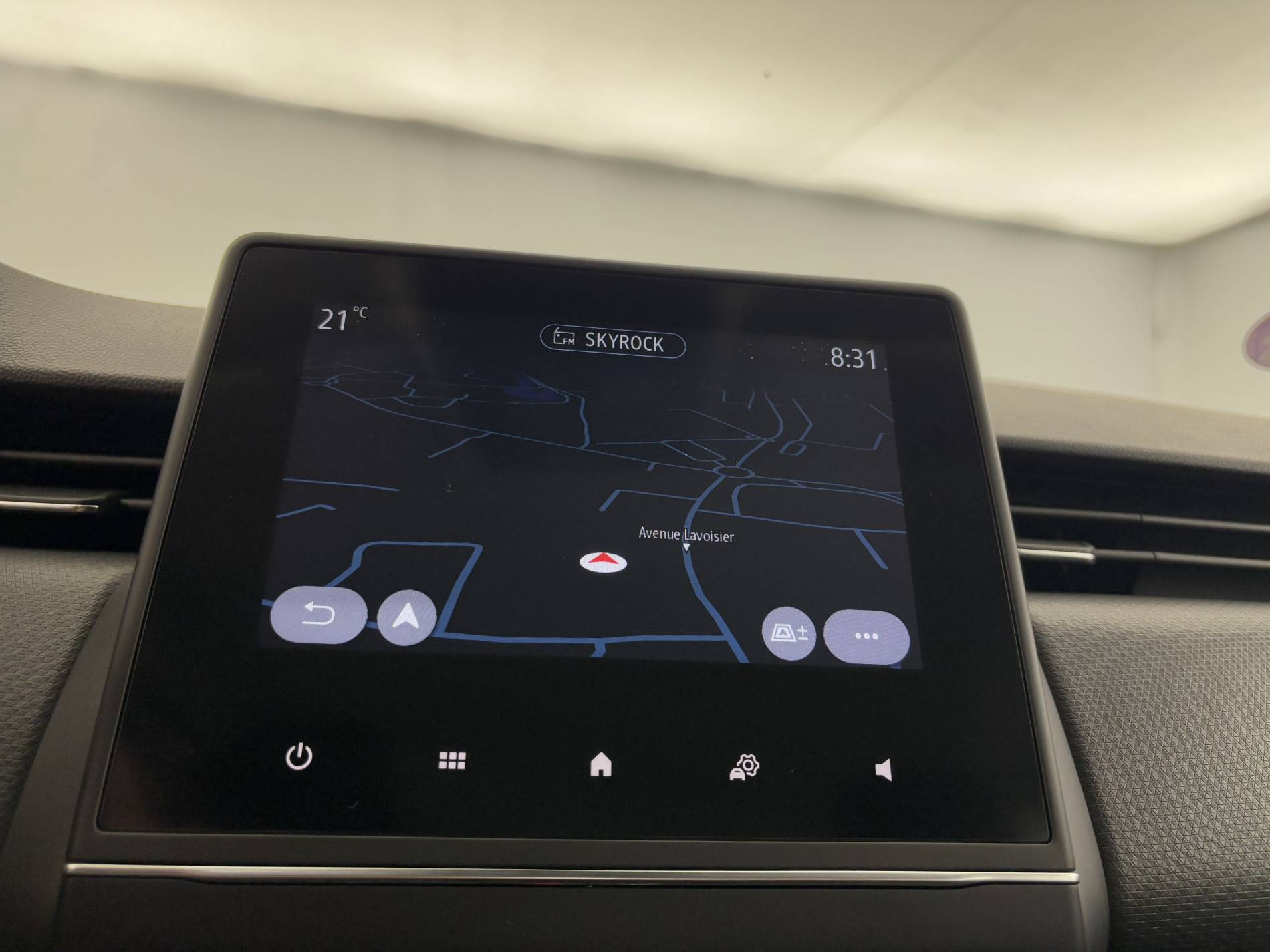 Vente en ligne Renault Clio 5 Clio E-Tech 140 - 21N au prix de 15 990 €