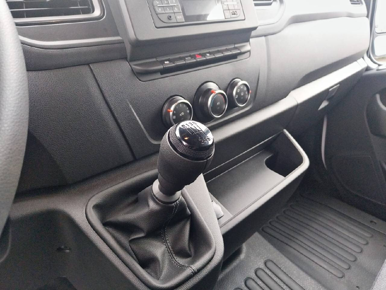 Vente en ligne Renault Master Fourgon MASTER FGN TRAC F3300 L2H2 BLUE DCI 135 au prix de 27 990 €