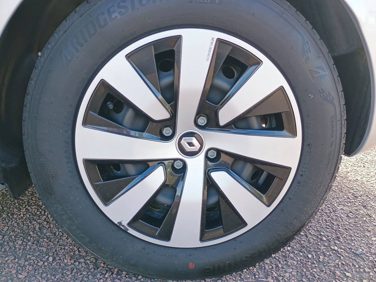 Vente en ligne Renault Clio 5 Clio E-Tech full hybrid 145 au prix de 17 990 €