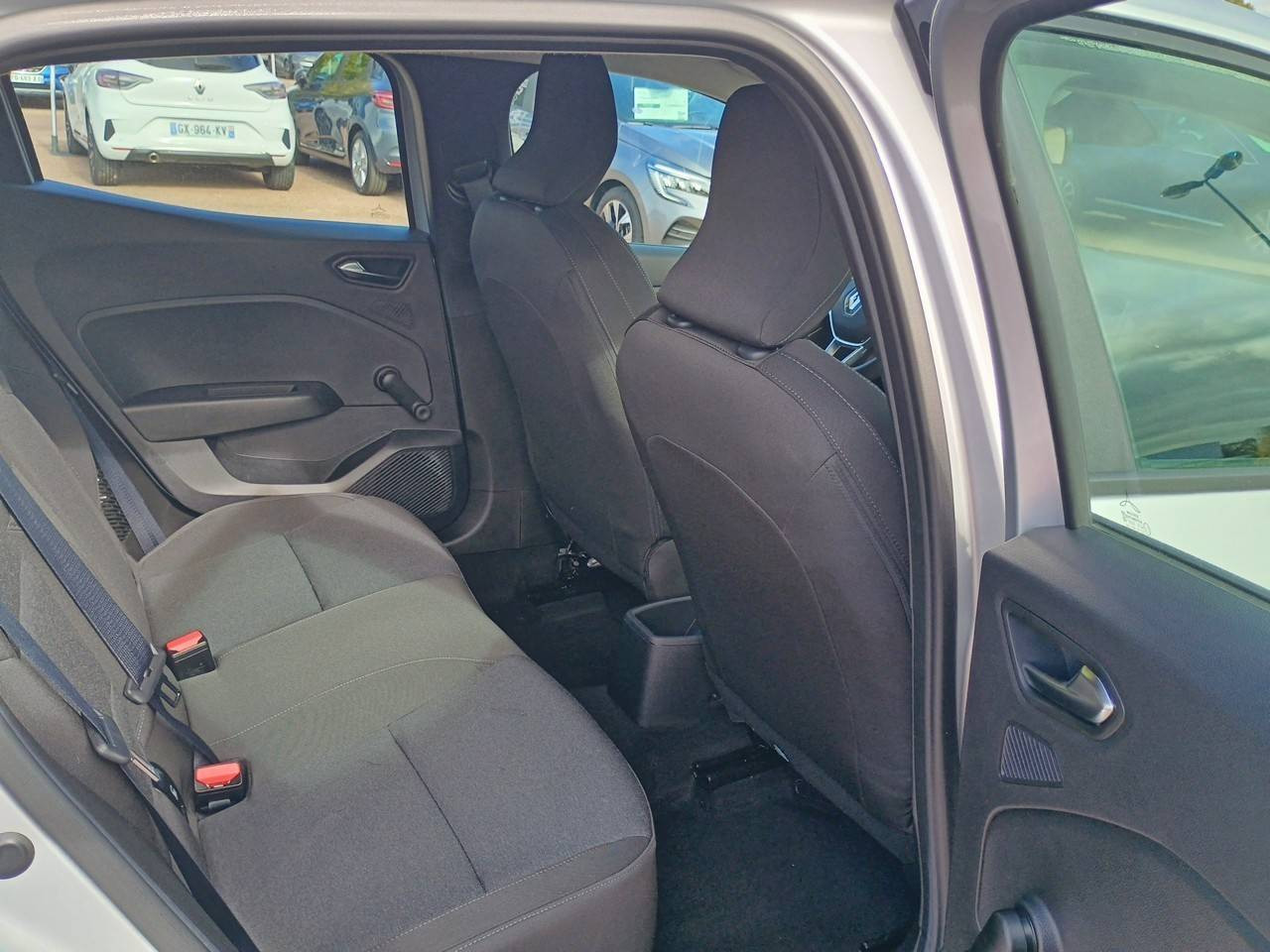 Vente en ligne Renault Clio 5 Clio E-Tech full hybrid 145 au prix de 17 990 €