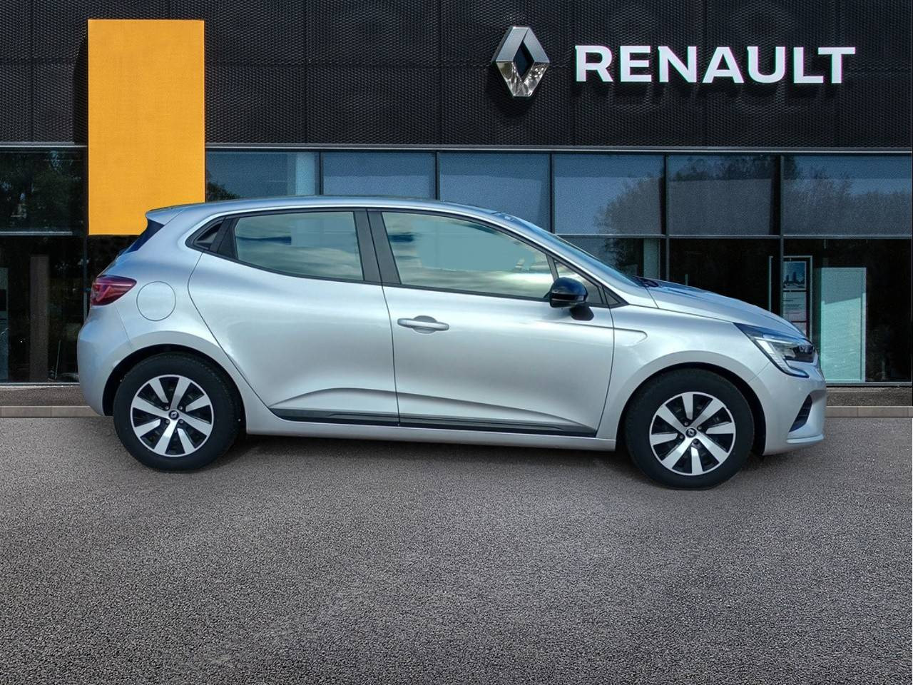Vente en ligne Renault Clio 5 Clio E-Tech full hybrid 145 au prix de 17 990 €