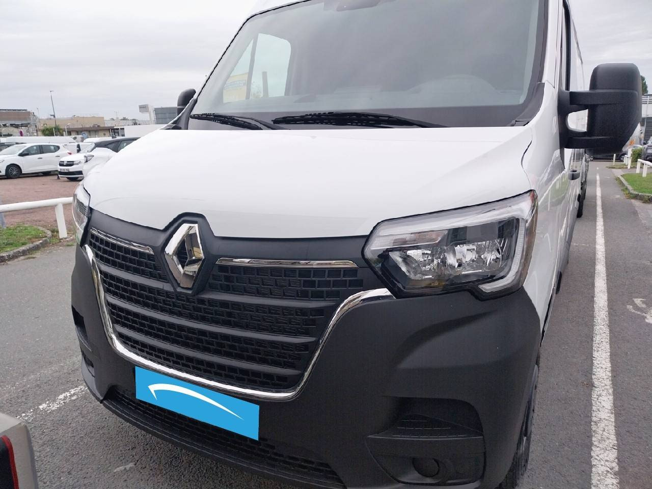 Vente en ligne Renault Master Fourgon MASTER FGN TRAC F3300 L2H2 BLUE DCI 135 au prix de 27 990 €