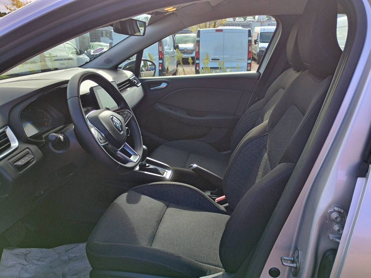 Vente en ligne Renault Clio 5 Clio E-Tech full hybrid 145 au prix de 17 990 €