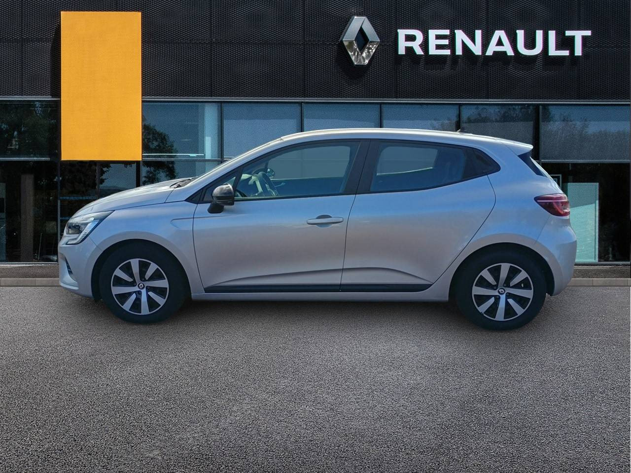 Vente en ligne Renault Clio 5 Clio E-Tech full hybrid 145 au prix de 17 990 €