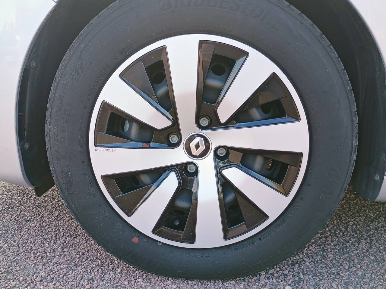 Vente en ligne Renault Clio 5 Clio E-Tech full hybrid 145 au prix de 17 990 €