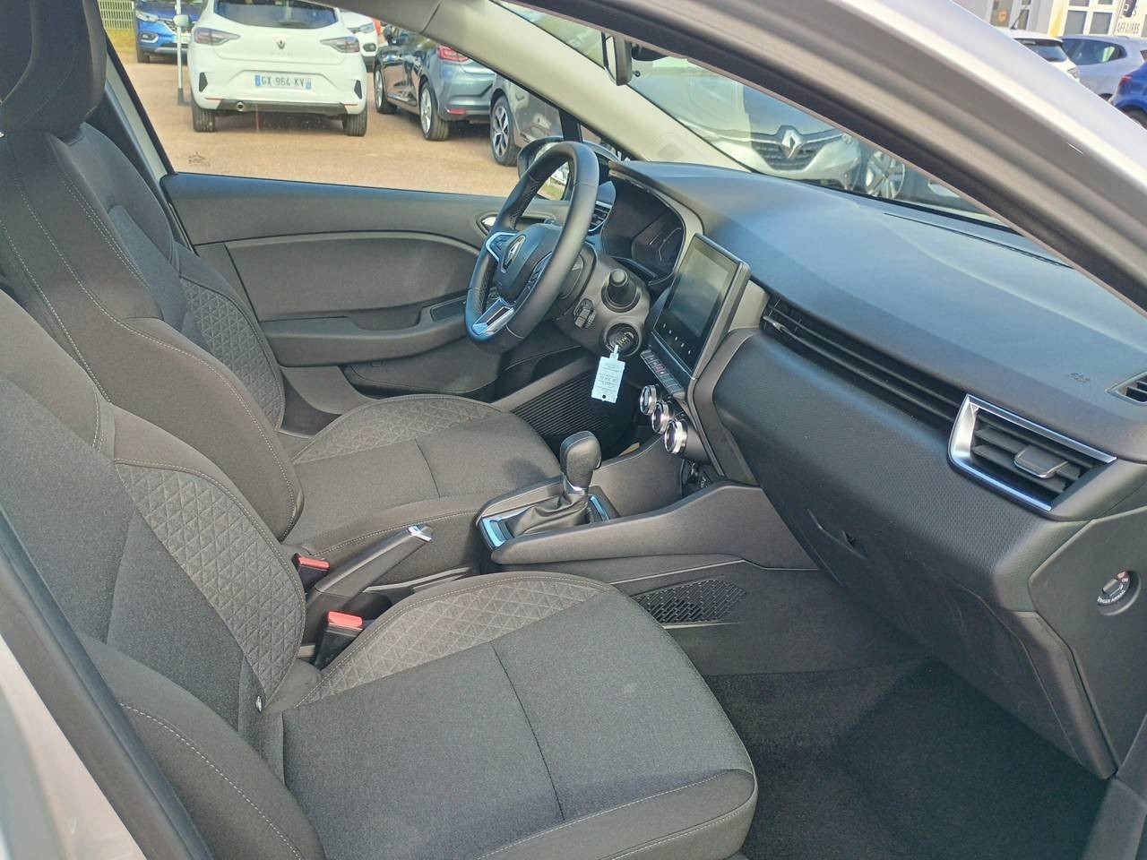 Vente en ligne Renault Clio 5 Clio E-Tech full hybrid 145 au prix de 17 990 €