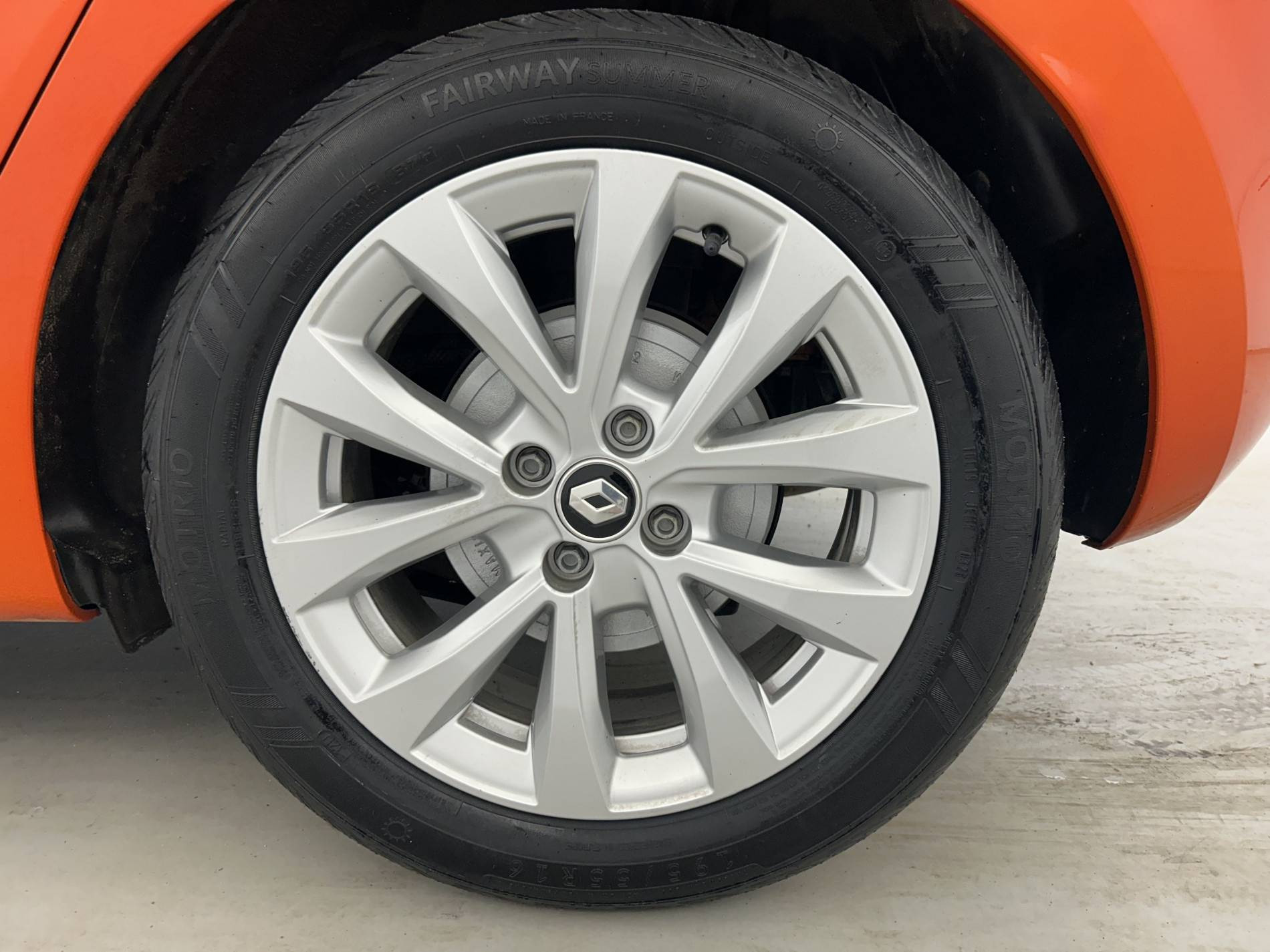 Vente en ligne Renault Clio 5 Clio E-Tech full hybrid 145 au prix de 18 990 €