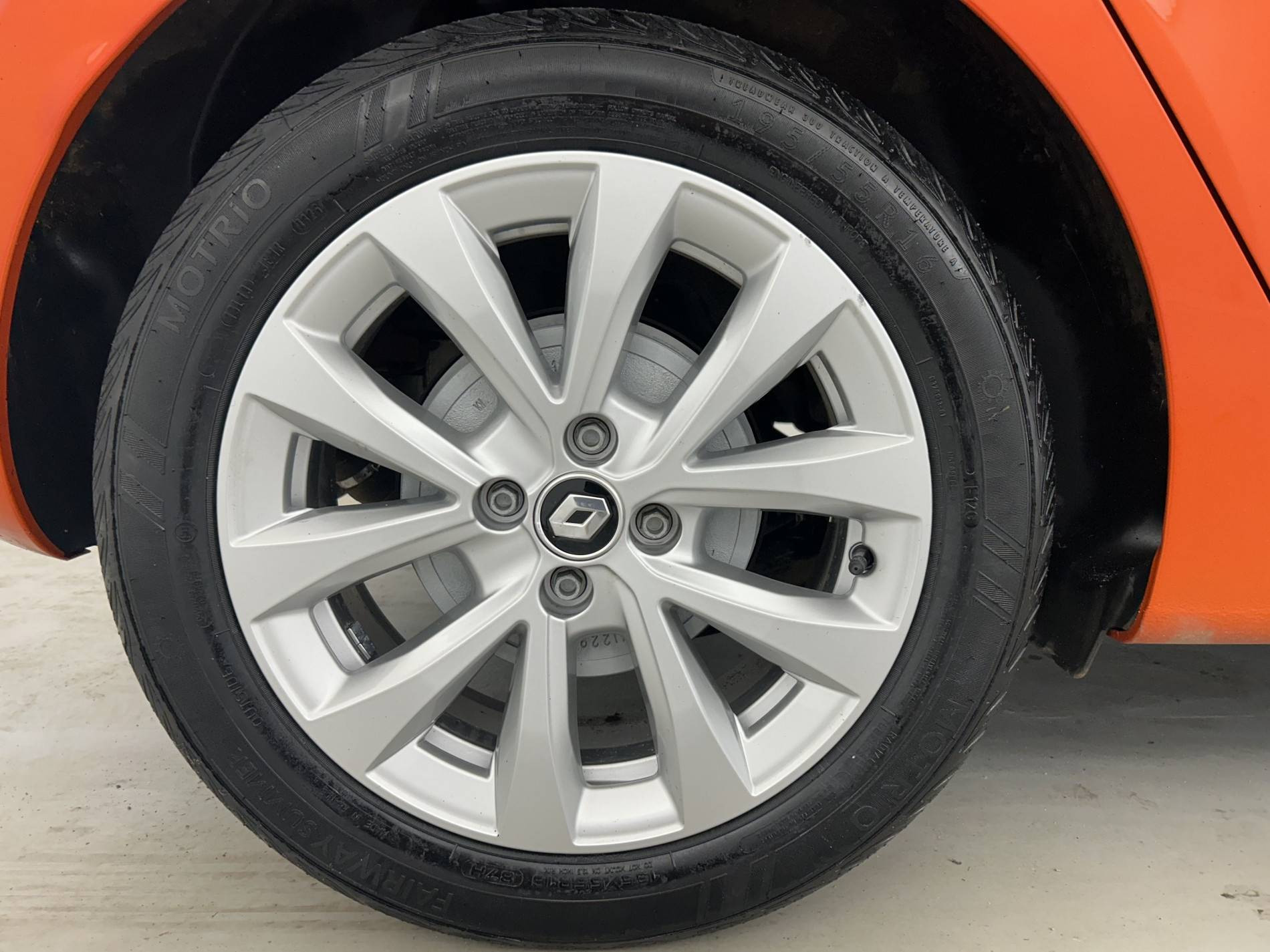 Vente en ligne Renault Clio 5 Clio E-Tech full hybrid 145 au prix de 18 990 €