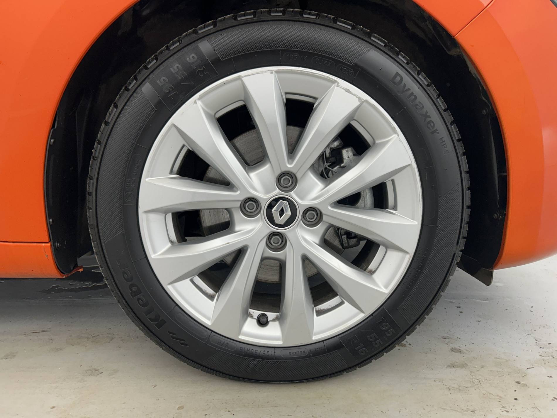 Vente en ligne Renault Clio 5 Clio E-Tech full hybrid 145 au prix de 18 990 €