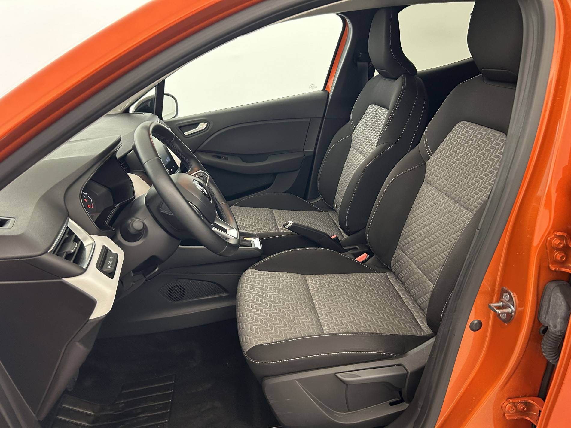 Vente en ligne Renault Clio 5 Clio E-Tech full hybrid 145 au prix de 18 990 €