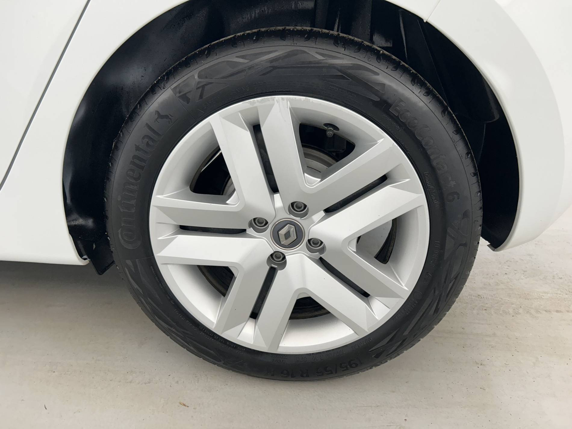 Vente en ligne Renault Clio 5 Clio E-Tech 140 - 21N au prix de 14 990 €