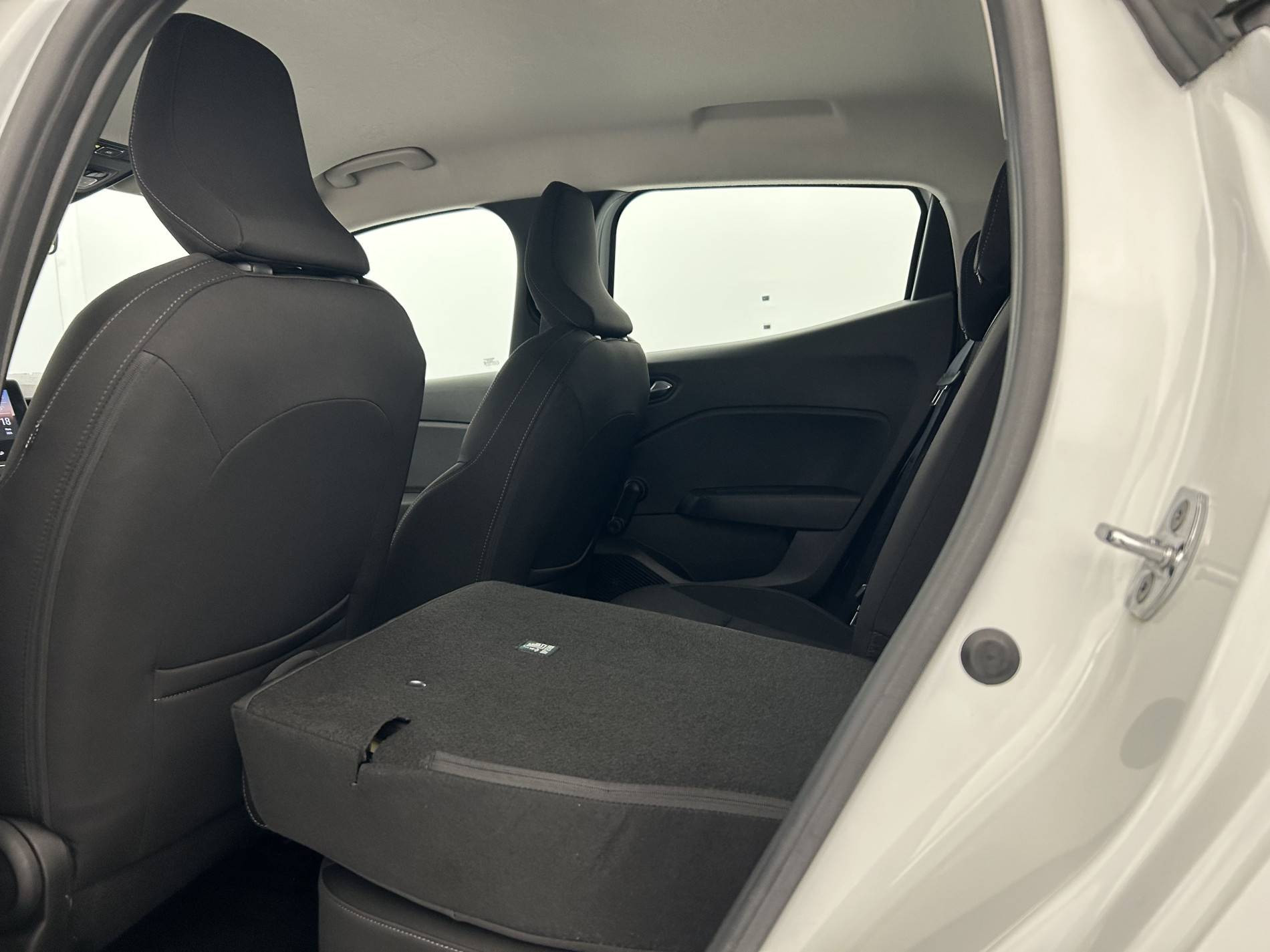 Vente en ligne Renault Clio 5 Clio E-Tech 140 - 21N au prix de 14 990 €