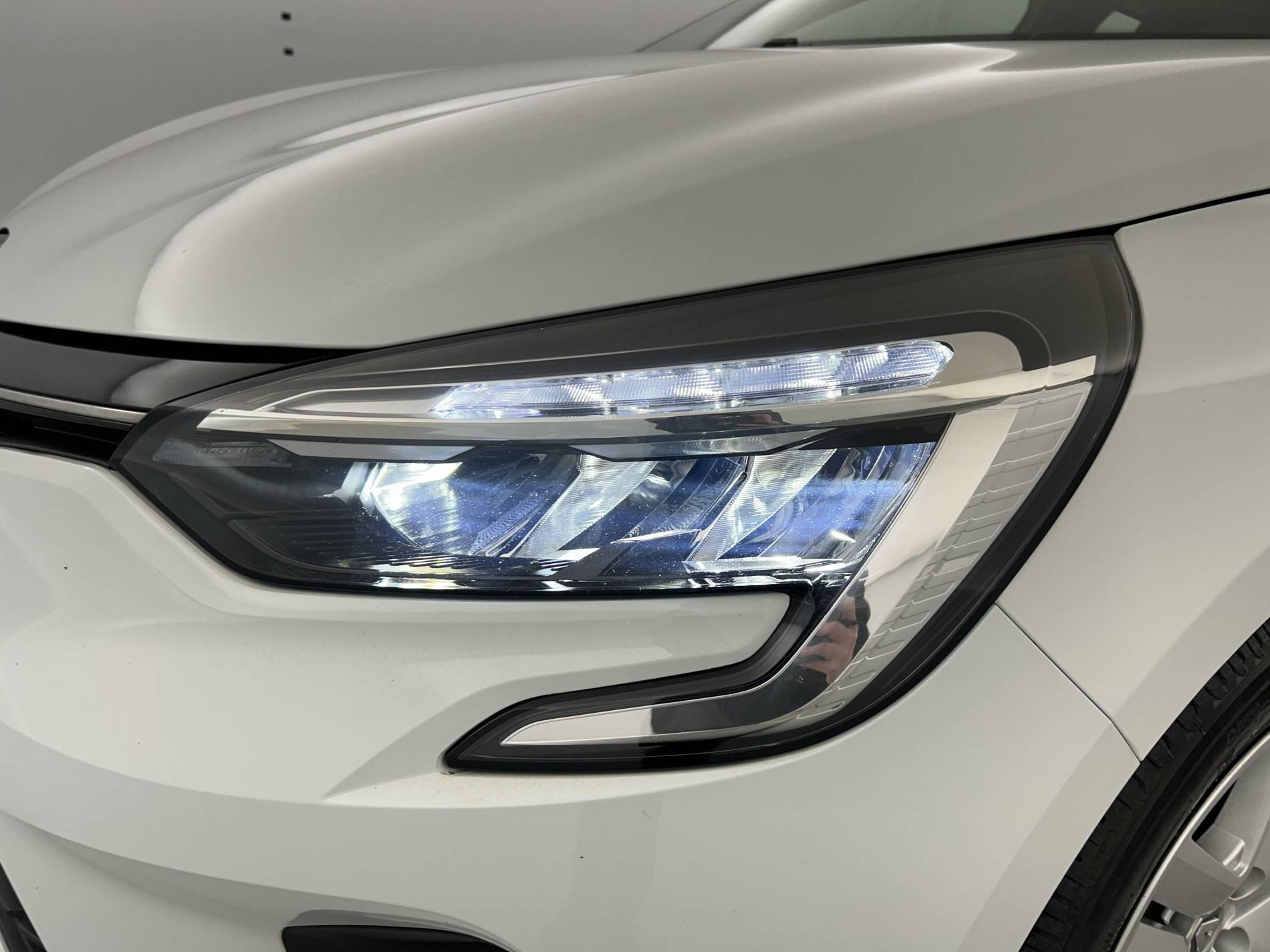 Vente en ligne Renault Clio 5 Clio E-Tech 140 - 21N au prix de 14 990 €