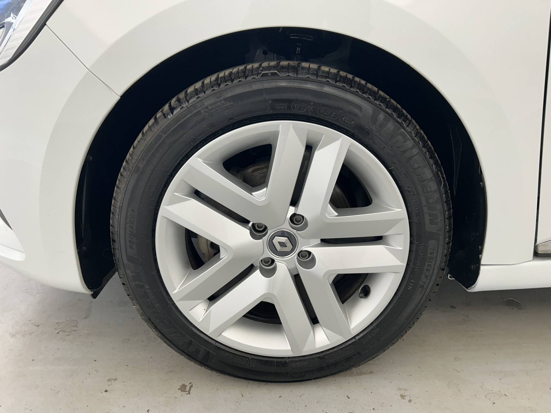 Vente en ligne Renault Clio 5 Clio E-Tech 140 - 21N au prix de 14 990 €