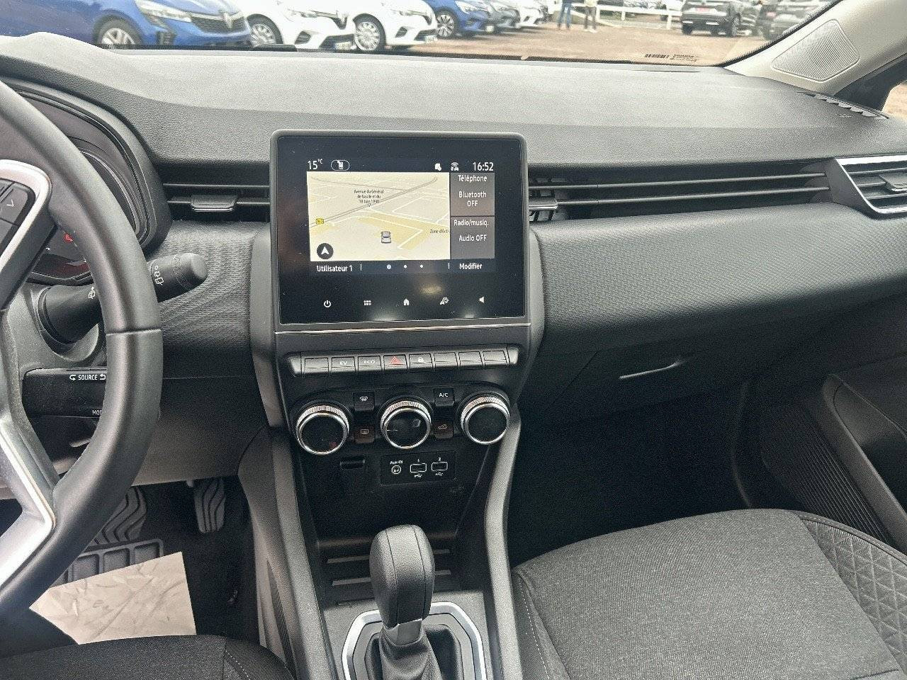 Vente en ligne Renault Clio 5 Clio E-Tech 140 - 21N au prix de 15 990 €