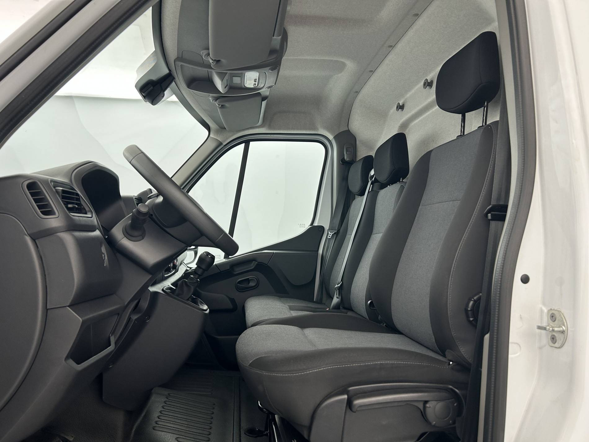 Vente en ligne Renault Master Fourgon MASTER FGN TRAC F3500 L2H2 BLUE DCI 135 au prix de 26 990 €