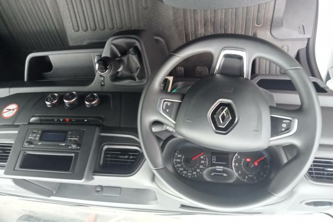 Vente en ligne Renault Master Fourgon MASTER FGN TRAC F3500 L2H2 BLUE DCI 135 au prix de 26 990 €