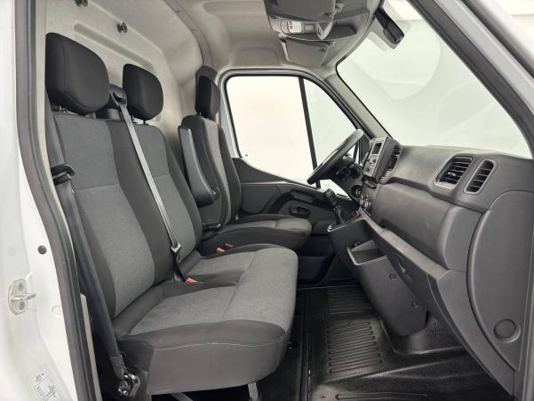 Vente en ligne Renault Master Fourgon MASTER FGN TRAC F3500 L2H2 BLUE DCI 135 au prix de 25 990 €