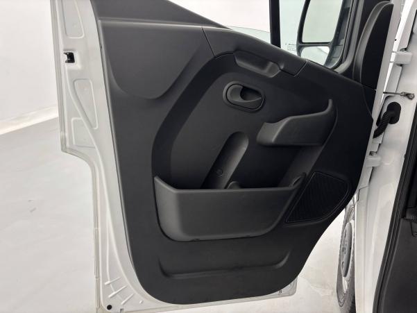 Vente en ligne Renault Master Fourgon MASTER FGN TRAC F3500 L2H2 BLUE DCI 135 au prix de 25 990 €