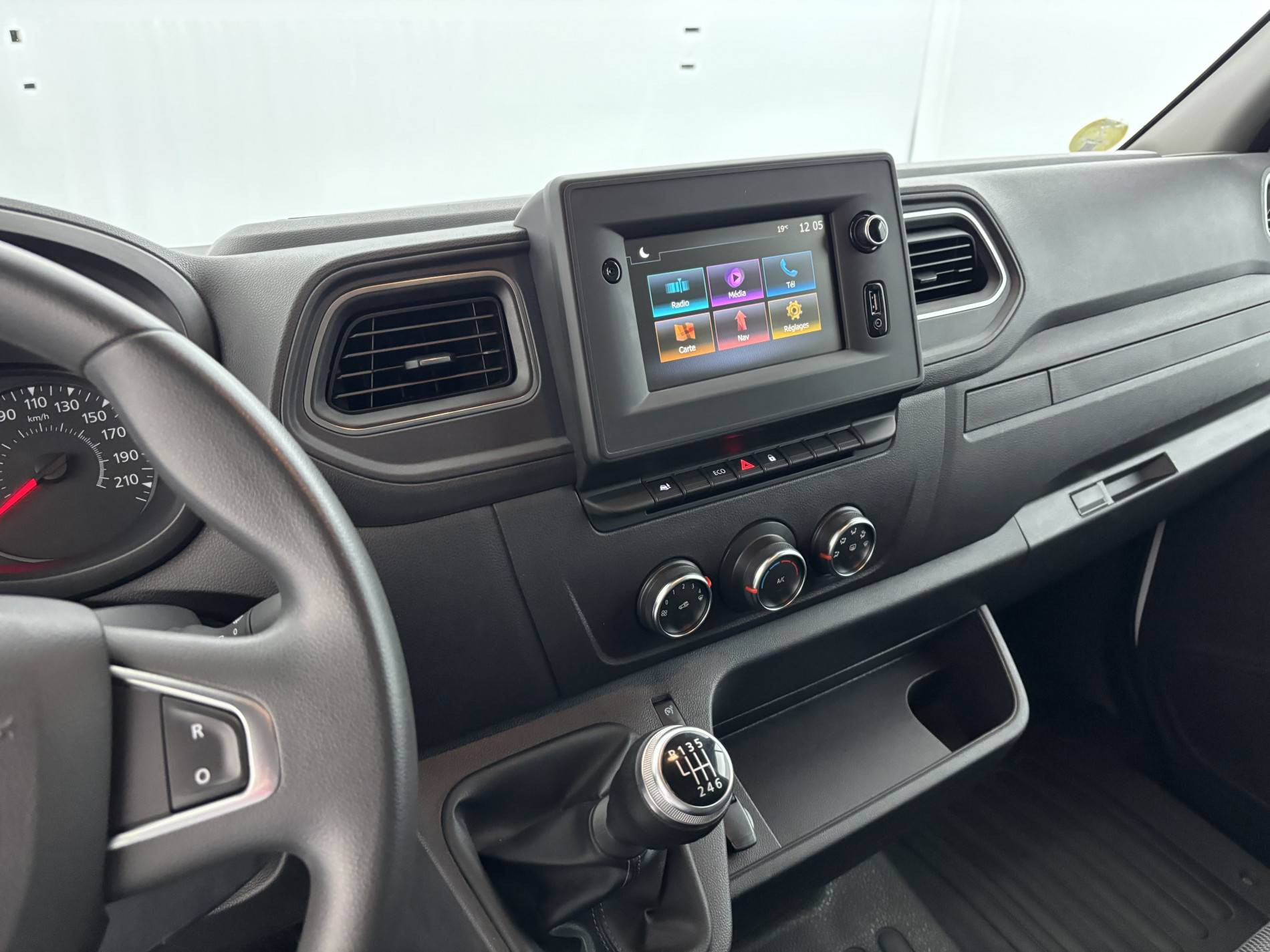 Vente en ligne Renault Master Fourgon MASTER FGN TRAC F3500 L2H2 DCI 135 au prix de 18 990 €