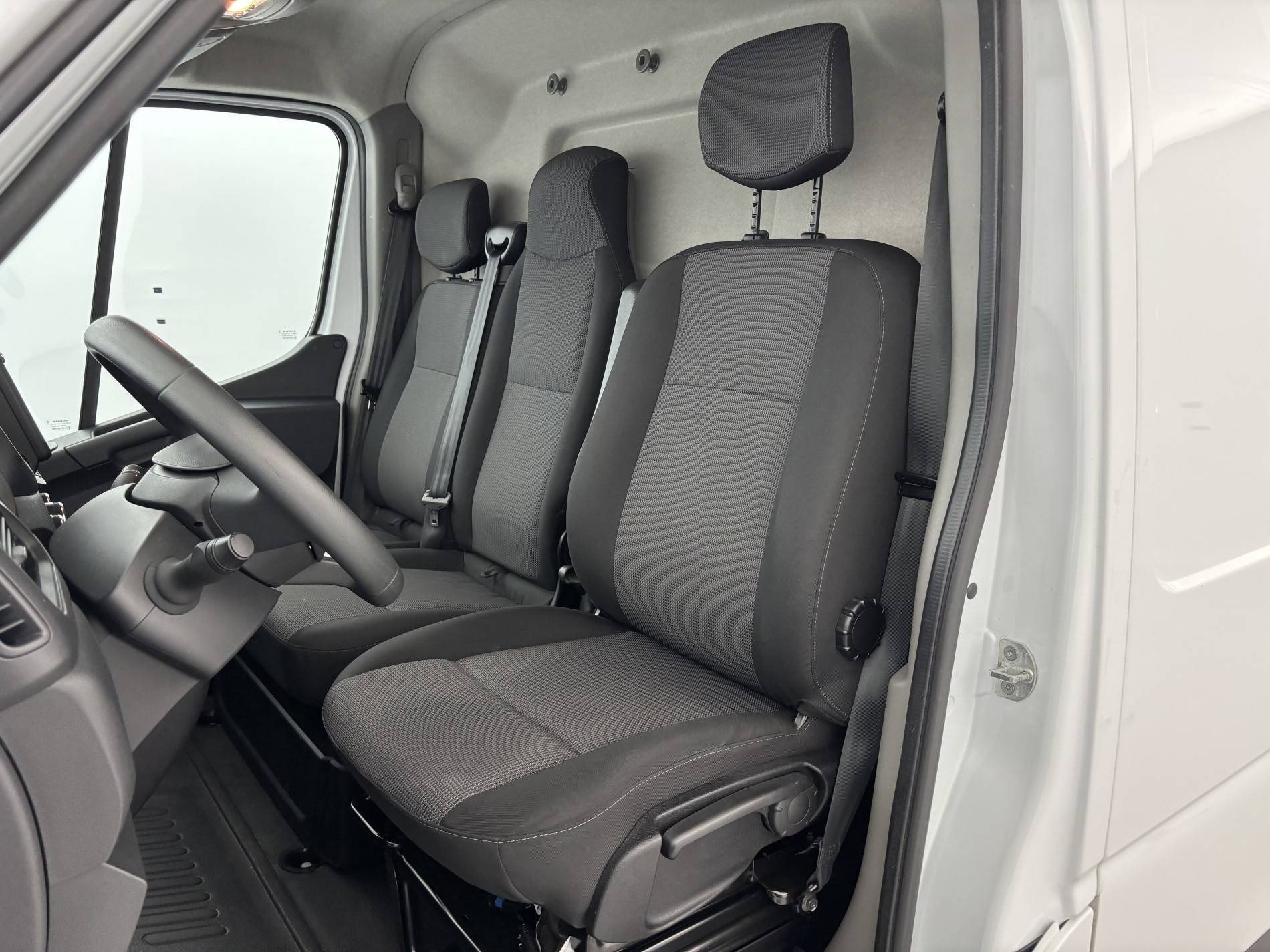 Vente en ligne Renault Master Fourgon MASTER FGN TRAC F3500 L2H2 DCI 135 au prix de 18 990 €