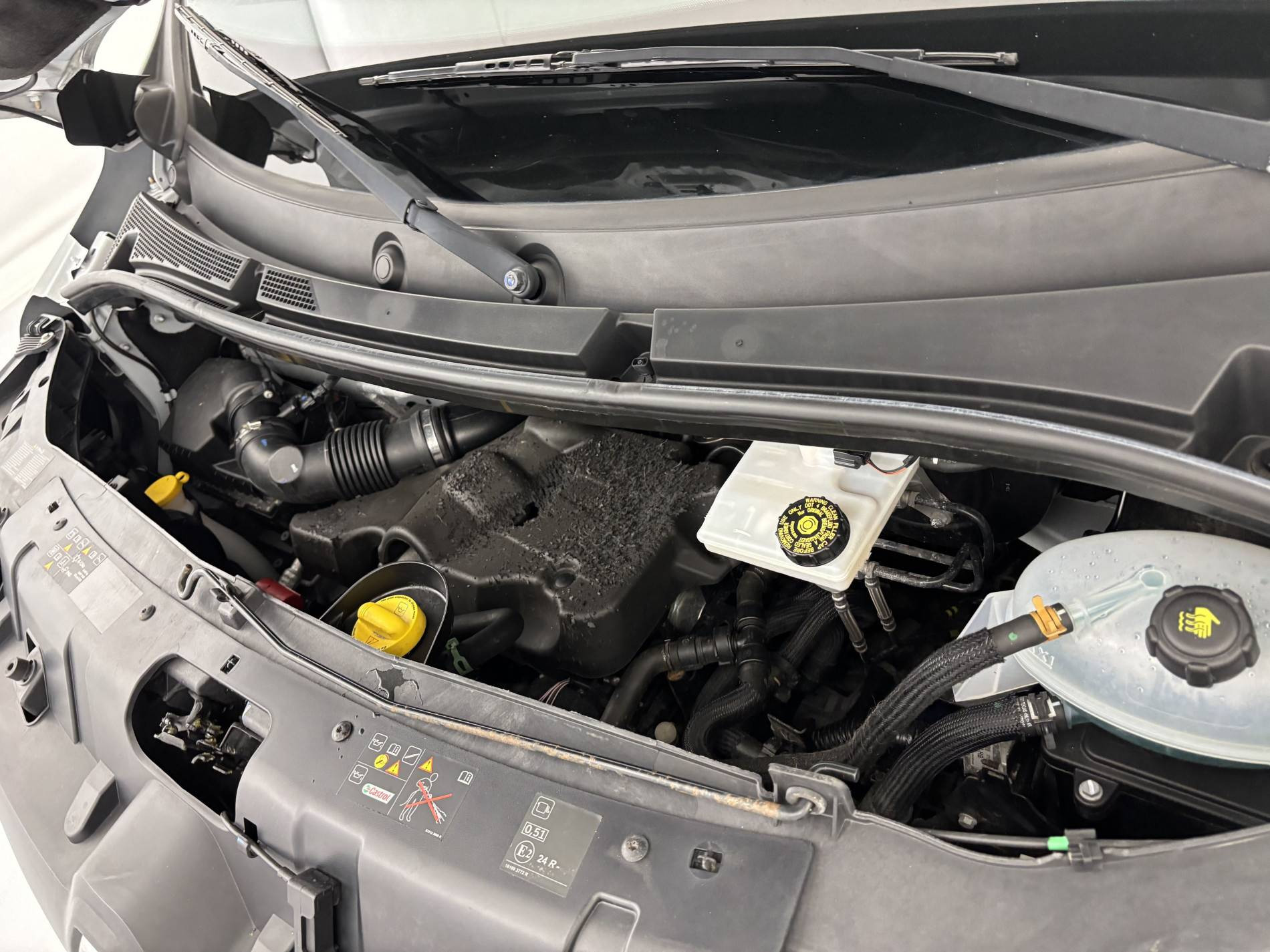 Vente en ligne Renault Master Fourgon MASTER FGN TRAC F3500 L2H2 DCI 135 au prix de 18 990 €