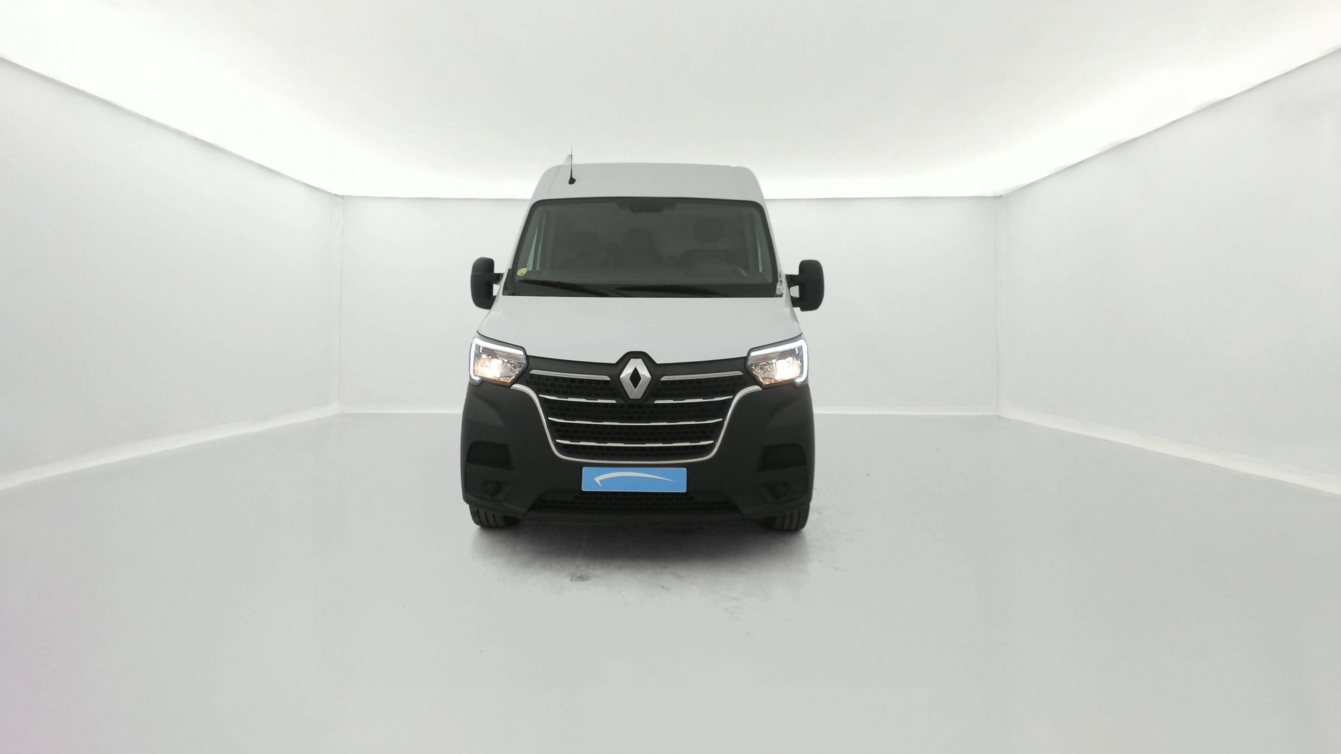 Vente en ligne Renault Master Fourgon MASTER FGN TRAC F3500 L2H2 DCI 135 au prix de 18 990 €