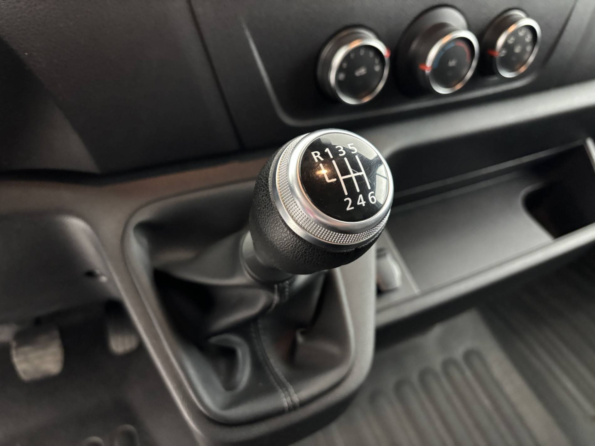 Vente en ligne Renault Master Fourgon MASTER FGN TRAC F3500 L2H2 DCI 135 au prix de 18 990 €