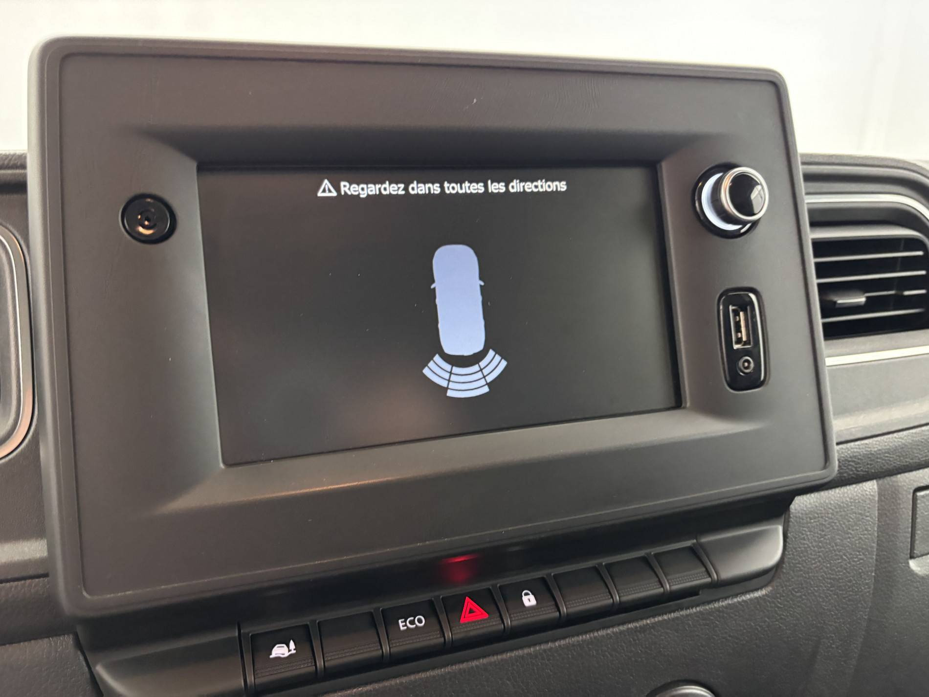 Vente en ligne Renault Master Fourgon MASTER FGN TRAC F3500 L2H2 DCI 135 au prix de 18 990 €