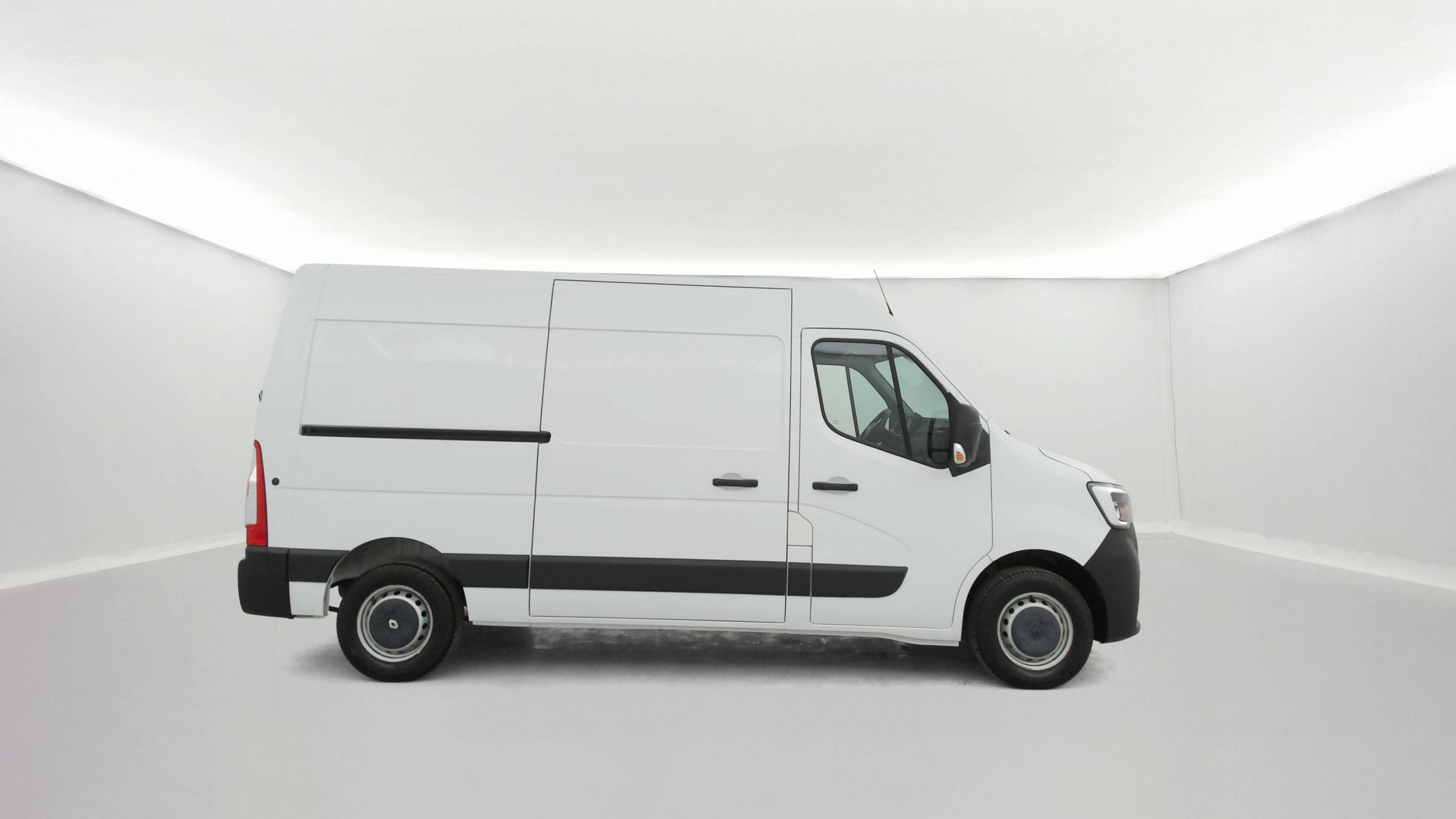 Vente en ligne Renault Master Fourgon MASTER FGN TRAC F3500 L2H2 DCI 135 au prix de 18 990 €