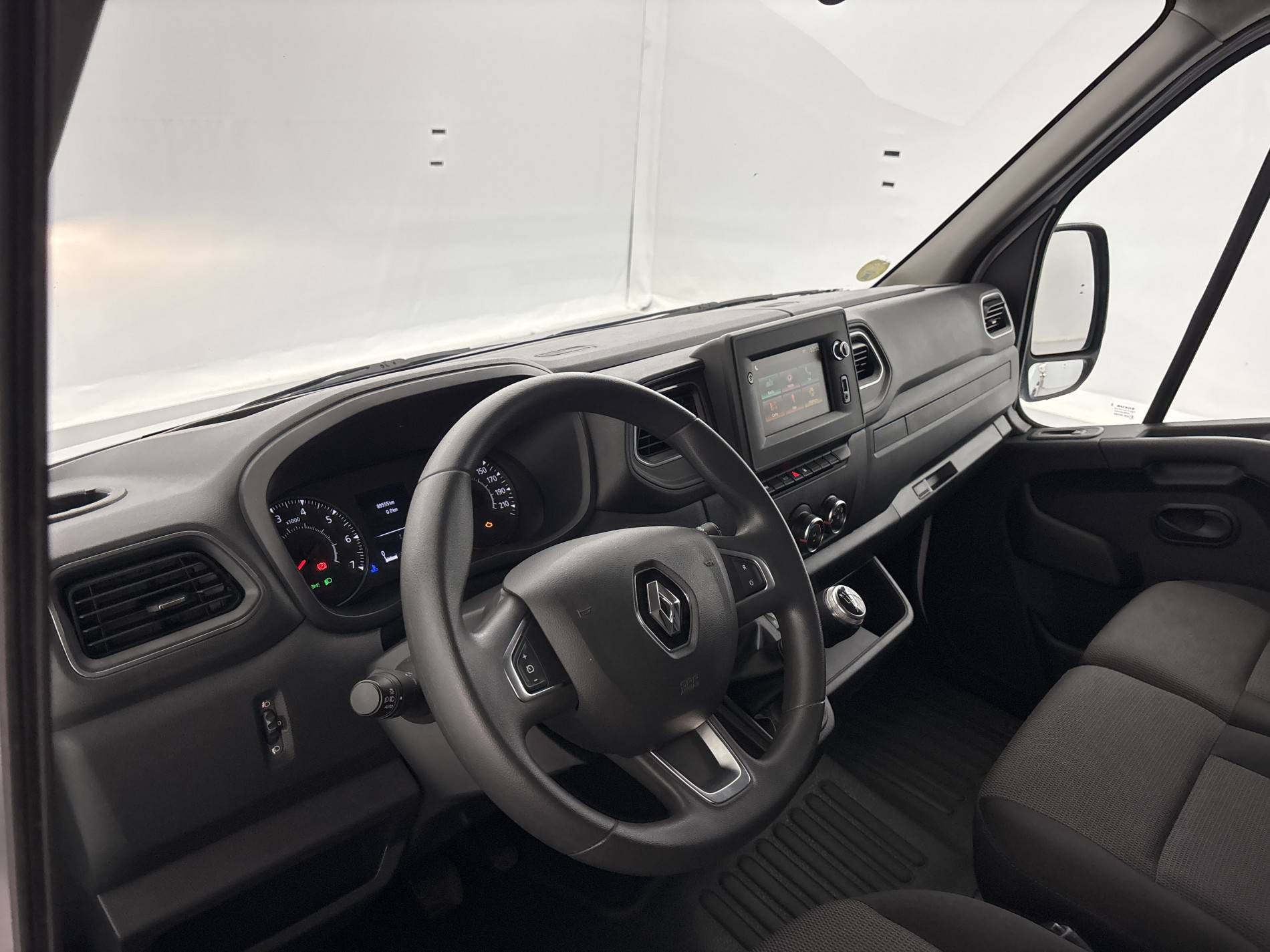 Vente en ligne Renault Master Fourgon MASTER FGN TRAC F3500 L2H2 DCI 135 au prix de 18 990 €