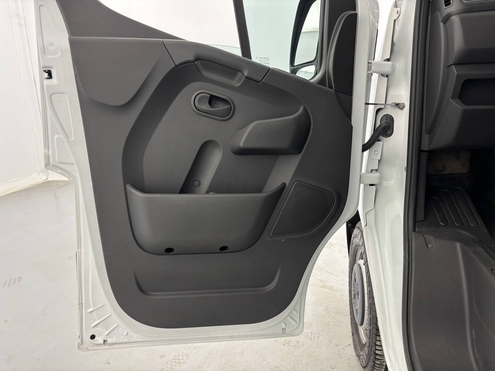 Vente en ligne Renault Master Fourgon MASTER FGN TRAC F3500 L2H2 DCI 135 au prix de 18 990 €