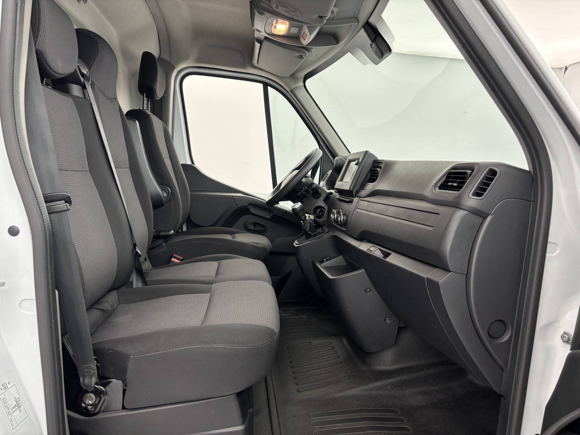 Vente en ligne Renault Master Fourgon MASTER FGN TRAC F3500 L2H2 DCI 135 au prix de 18 990 €